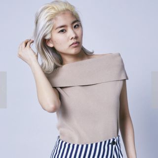 ザラ(ZARA)のオフショルトップス(カットソー(半袖/袖なし))