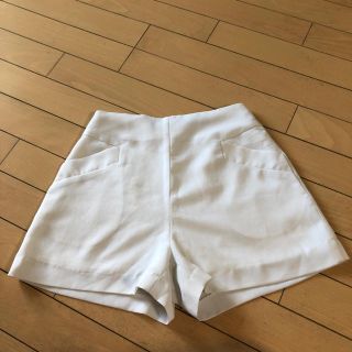 エモダ(EMODA)のEMODA 白ホワイト ショートパンツ(ショートパンツ)