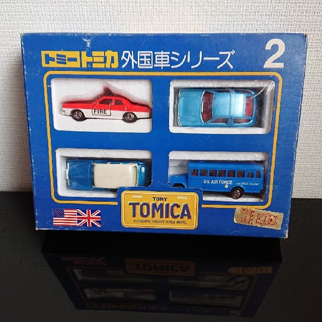 トミカ 外国車シリーズ2とカーペンタースクールバスのみアーミーセット