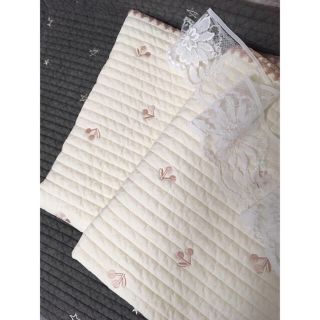 イブル さくらんぼ刺繍 ⭐️ 高密度プレミアム  70×90(±2)アイボリー(おむつ替えマット)