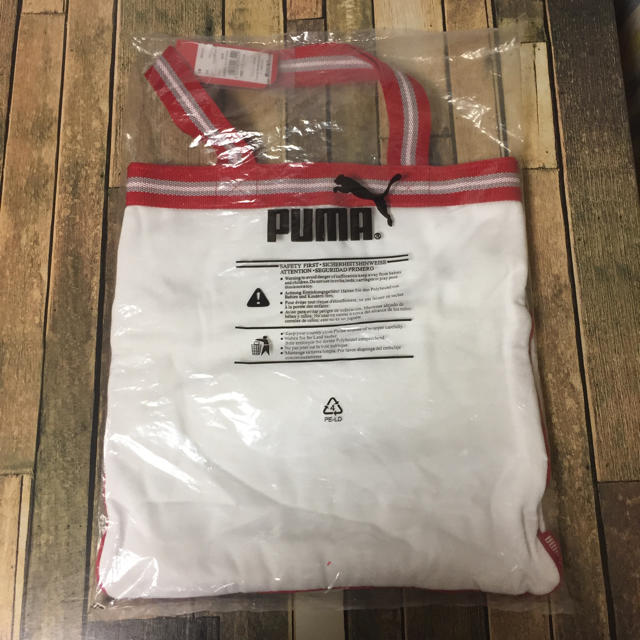 PUMA(プーマ)のPUMA トートバック ホワイト/レッド レディースのバッグ(トートバッグ)の商品写真