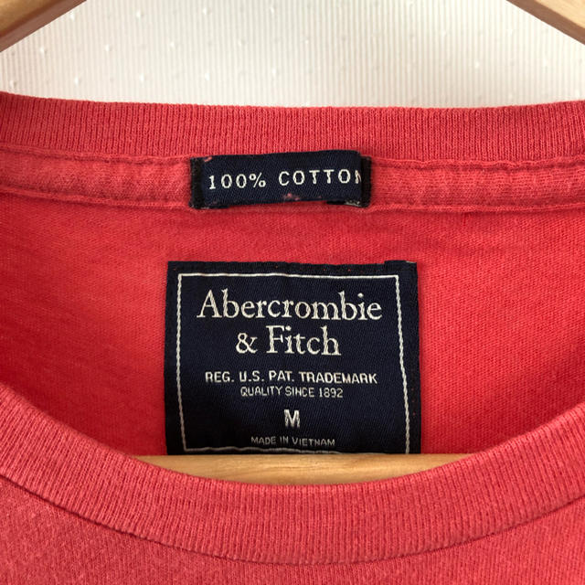 Abercrombie&Fitch(アバクロンビーアンドフィッチ)のほぼ新品未使用！アバクロ ワンポイント クルーネックTシャツ  メンズのトップス(Tシャツ/カットソー(半袖/袖なし))の商品写真