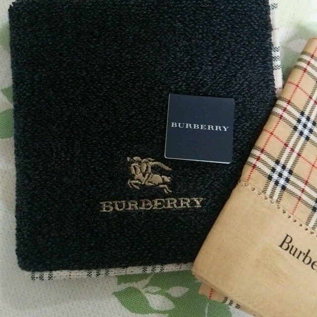 BURBERRY(バーバリー)のBURBERRYハンカチ２枚セット インテリア/住まい/日用品の日用品/生活雑貨/旅行(日用品/生活雑貨)の商品写真