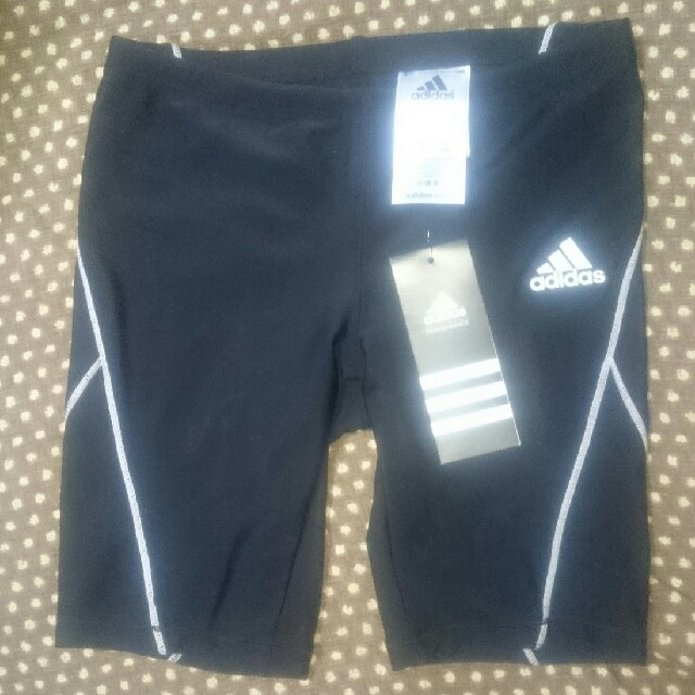 adidas(アディダス)の新品☆adidasキッズ水着(１３０) キッズ/ベビー/マタニティのキッズ服男の子用(90cm~)(水着)の商品写真