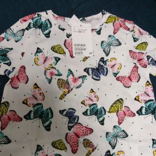 エイチアンドエム(H&M)の【新品】H&M バタフライTシャツ&パンツ ナチュラルホワイト 100(Tシャツ/カットソー)