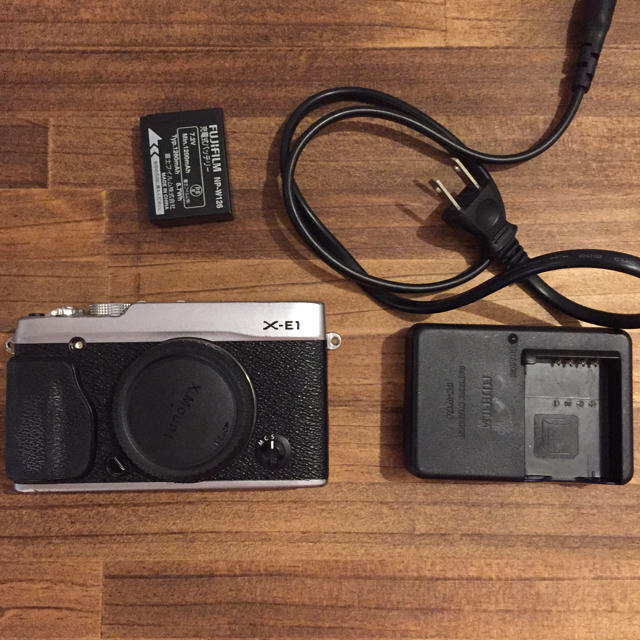 FUJIFILM ミラーレス一眼レフ X-E1 ボディ FUJIFILM ミラーレス一眼レフ X-E1 ボディ