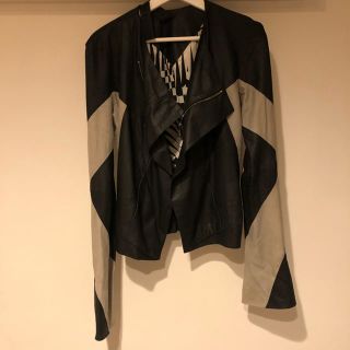 ガレスピュー(Gareth Pugh)のgarethpugh ガレスピュー バイカラー 変形レザージャケット 44(レザージャケット)