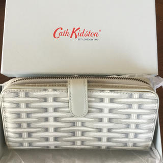 キャスキッドソン(Cath Kidston)のキャスキッドソン  長財布 新品未使用品 ホワイト 外箱付き(財布)