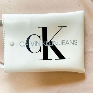 カルバンクライン(Calvin Klein)の【新品★値下げ】カルバンクライン★スマホポシェット(ポーチ)