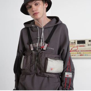 オフホワイト(OFF-WHITE)のc2h4 ボディーバッグ 専用(ボディーバッグ)