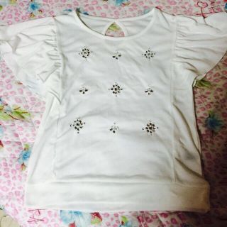 セシルマクビー(CECIL McBEE)のCECILMcBEE ビジュー付トップス(Tシャツ(半袖/袖なし))