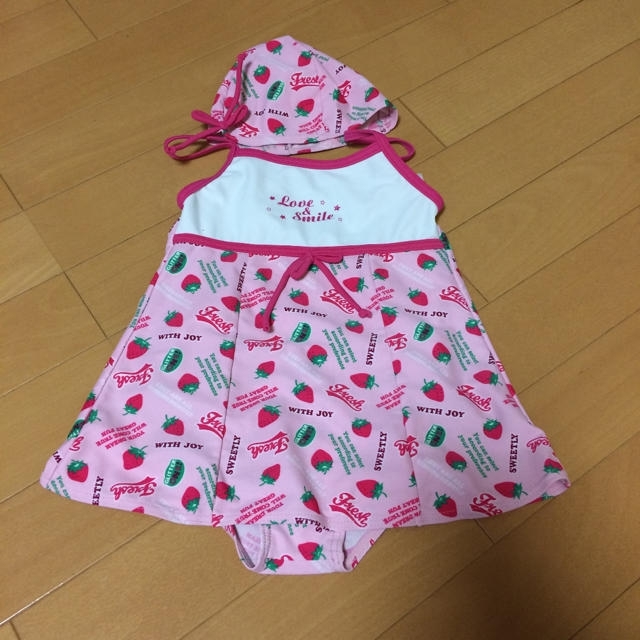 専用です！！水着 サイズ110 イチゴ 帽子つき キッズ/ベビー/マタニティのキッズ服女の子用(90cm~)(水着)の商品写真