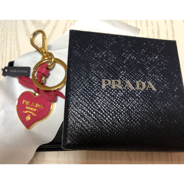 最終。PRADA キーホルダー