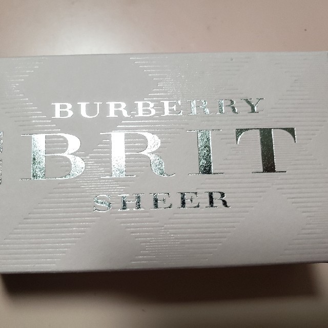BURBERRY(バーバリー)のBURBERRY  BRIT SHEER  バーバリー　ブリットシアー コスメ/美容の香水(香水(女性用))の商品写真