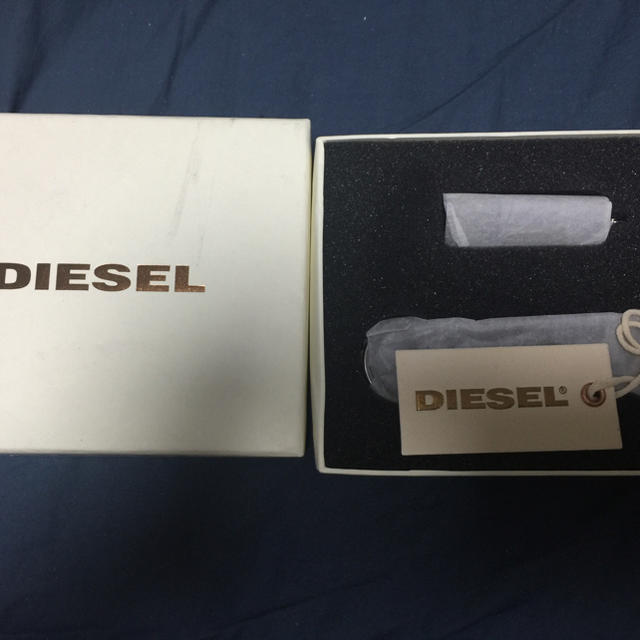 DIESEL(ディーゼル)のdiesel ディーゼル USBメモリ 4GB 新品キーホルダー付き メンズのファッション小物(キーホルダー)の商品写真