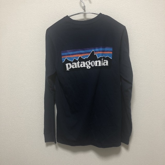 patagonia(パタゴニア)のPatagonia P-6ロゴ メンズ Mブラック Tシャツ メンズのトップス(Tシャツ/カットソー(七分/長袖))の商品写真