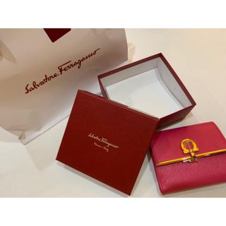 サルヴァトーレフェラガモ(Salvatore Ferragamo)の二つ折り財布　(財布)