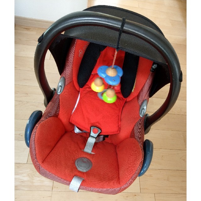 Maxi-Cosi(マキシコシ)のマキシコシ Maxi-Cosi CabrioFix 中古 キッズ/ベビー/マタニティの外出/移動用品(自動車用チャイルドシート本体)の商品写真