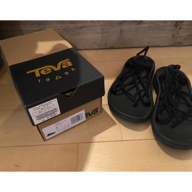 Teva(テバ)のアークチーズ様専用 TEVA ハリケーン インフィニティ  XLT 23センチ レディースの靴/シューズ(サンダル)の商品写真