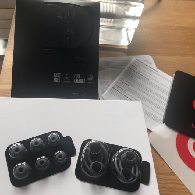 Beats by Dr Dre(ビーツバイドクタードレ)のbeats X の付属品 スマホ/家電/カメラのオーディオ機器(ヘッドフォン/イヤフォン)の商品写真