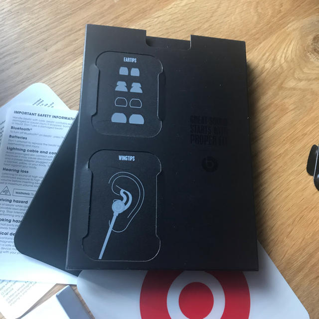 Beats by Dr Dre(ビーツバイドクタードレ)のbeats X の付属品 スマホ/家電/カメラのオーディオ機器(ヘッドフォン/イヤフォン)の商品写真