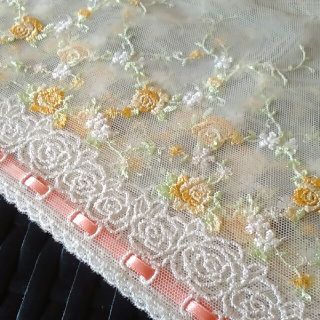 ちびs様専用　薔薇の刺繍のレース生地(生地/糸)