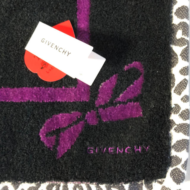 GIVENCHY(ジバンシィ)の新品タグ付き【GIVENCHY】ジバンシー  ハンカチタオル ツバキオイル加工 レディースのファッション小物(ハンカチ)の商品写真