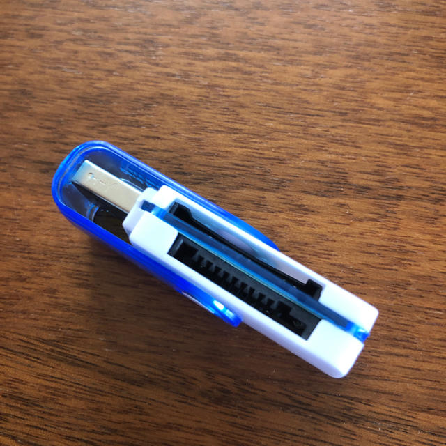 USB カードリーダー SDカード対応 データ保存 スマホ/家電/カメラのスマホ/家電/カメラ その他(その他)の商品写真