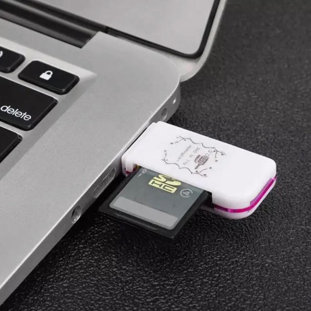 USB カードリーダー SDカード対応 データ保存 スマホ/家電/カメラのスマホ/家電/カメラ その他(その他)の商品写真