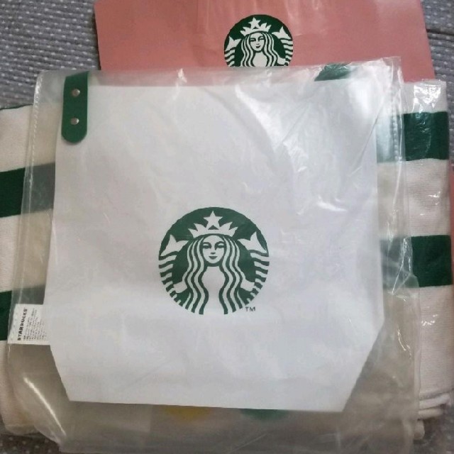 Starbucks Coffee(スターバックスコーヒー)の韓国 スターバックス 2019夏 バスタオル ビニールバッグ エンタメ/ホビーのコレクション(ノベルティグッズ)の商品写真