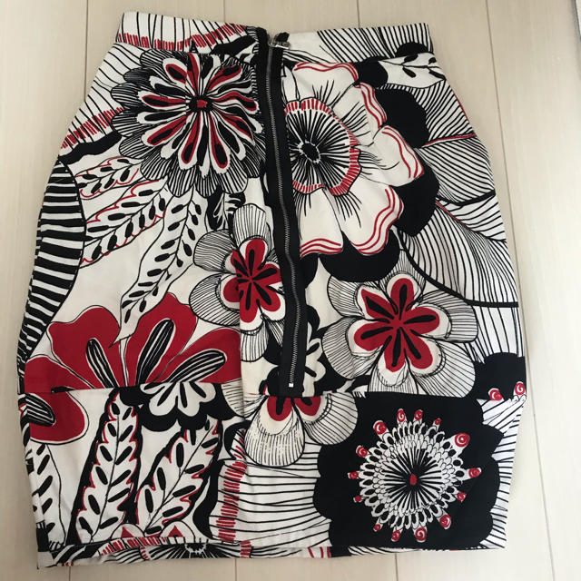 DOLCE&GABBANA(ドルチェアンドガッバーナ)のドルガバ スカート レディースのスカート(ひざ丈スカート)の商品写真