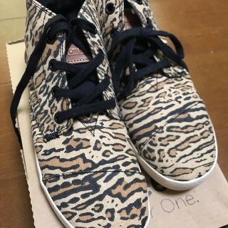 トムズ(TOMS)のTOMS☆新品スニーカー☆22センチ☆アニマル柄(スニーカー)