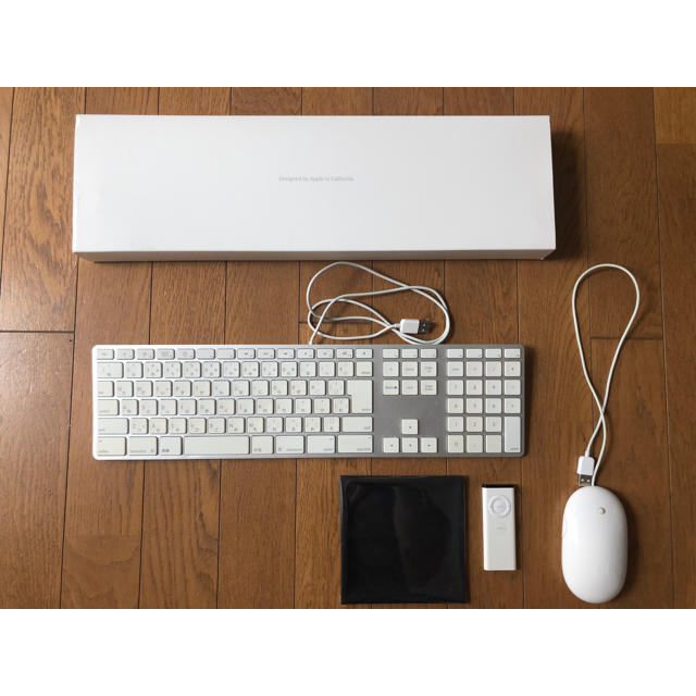 Apple(アップル)のApple 純正テンキー付き日本語キーボード A1243 マウス リモコン付き スマホ/家電/カメラのPC/タブレット(PC周辺機器)の商品写真