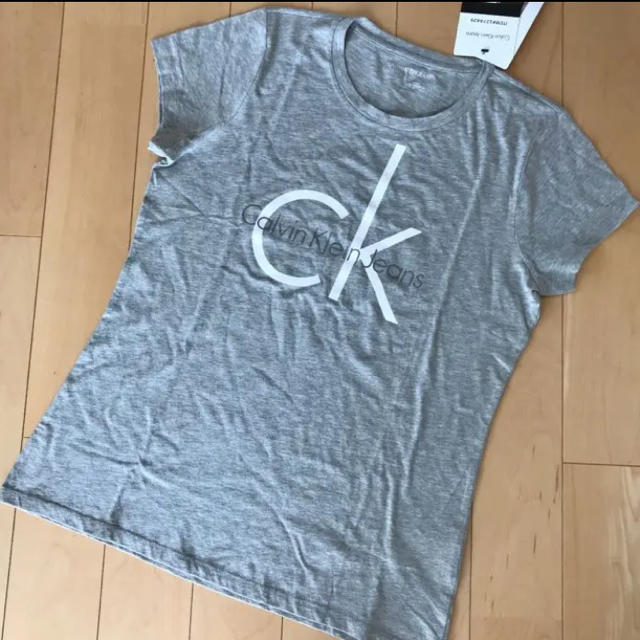 Calvin Klein(カルバンクライン)の最安 カルバンクライン tシャツ 新品未使用 レディースのトップス(Tシャツ(半袖/袖なし))の商品写真