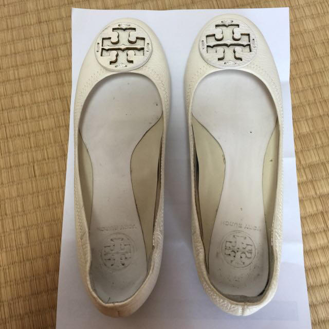 Tory Burch(トリーバーチ)のフラットシューズ ホワイト 25 レディースの靴/シューズ(ハイヒール/パンプス)の商品写真