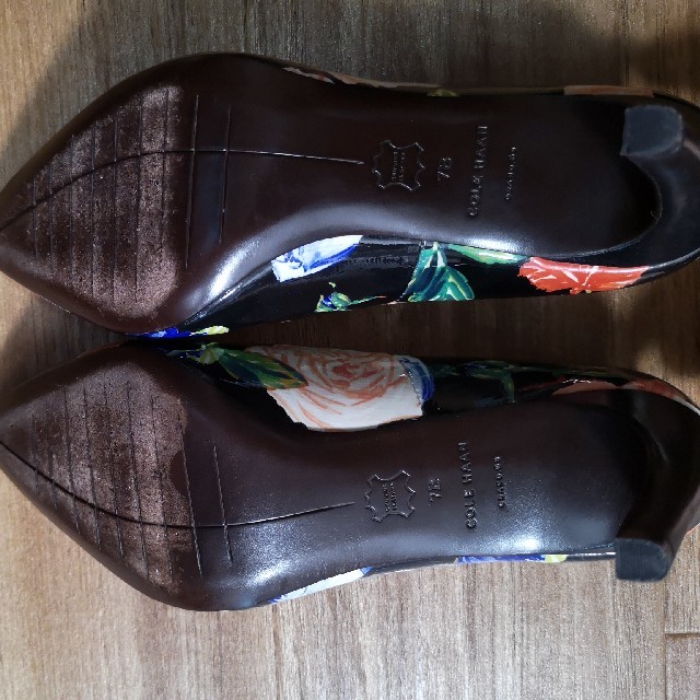 Cole Haan(コールハーン)の<値下げ>コールハーン Cole Haan 花柄パンプス 24cm レディースの靴/シューズ(ハイヒール/パンプス)の商品写真
