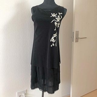 ヴィヴィアンタム(VIVIENNE TAM)のヴィヴィアンタム  刺繍ワンピース(ひざ丈ワンピース)