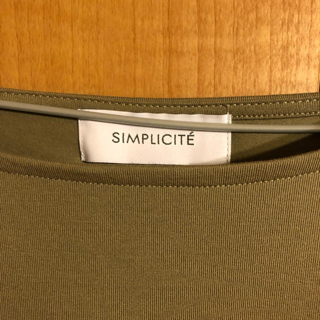 Simplicite(シンプリシテェ)のsimplicite カーキカットソー レディースのトップス(カットソー(半袖/袖なし))の商品写真