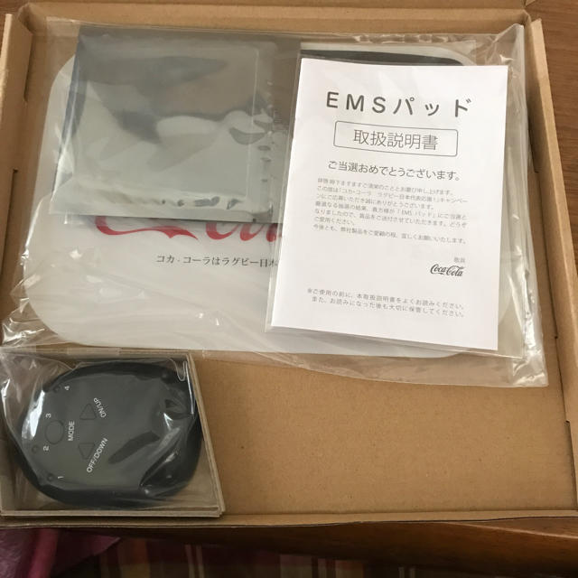 EMS(イームス)のコカコーラ EMSパッド スポーツ/アウトドアのトレーニング/エクササイズ(トレーニング用品)の商品写真