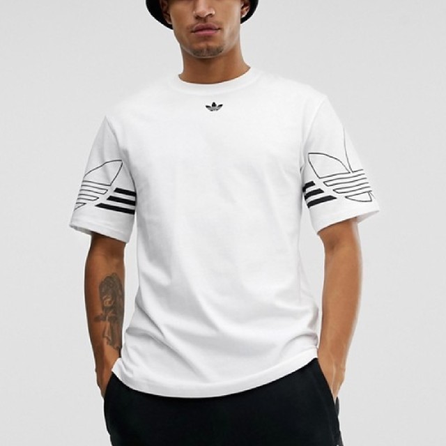 adidas(アディダス)の＊adidas＊XL ホワイト＊ロゴアウトラインTシャツ メンズのトップス(Tシャツ/カットソー(半袖/袖なし))の商品写真