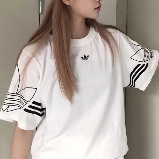 adidas(アディダス)の＊adidas＊XL ホワイト＊ロゴアウトラインTシャツ メンズのトップス(Tシャツ/カットソー(半袖/袖なし))の商品写真