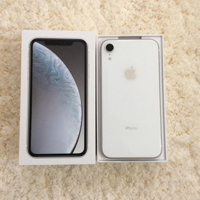 iPhone - iPhone XR 128GB ホワイトの通販 by na_cha07's shop｜アイフォーンならラクマ