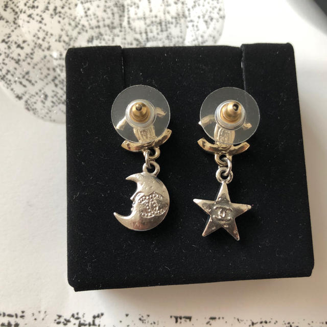 独創的 CHANEL - お値下げ新品♡CHANEL月と星のピアス ピアス