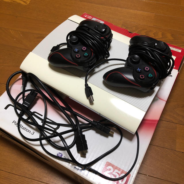 ps3本体＋ワイヤードコントローラー２つ