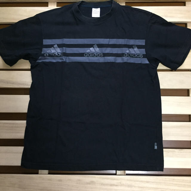 adidas(アディダス)のアディダス ブラックＴシャツ メンズのトップス(Tシャツ/カットソー(半袖/袖なし))の商品写真