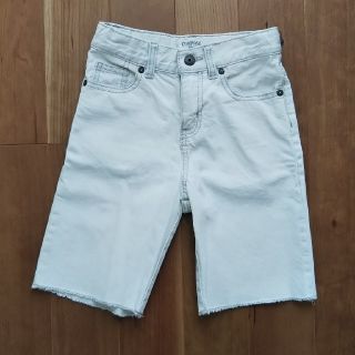 オシュコシュ(OshKosh)のOshkosh　ホワイトデニムハーフパンツ　7(パンツ/スパッツ)