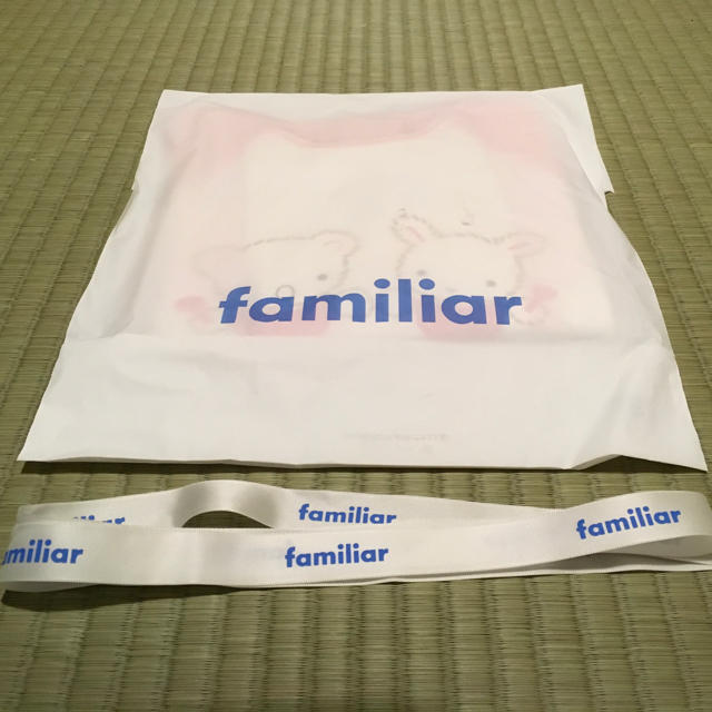 familiar(ファミリア)のfamiliar お袖付きエプロン  キッズ/ベビー/マタニティの授乳/お食事用品(お食事エプロン)の商品写真