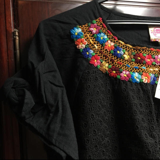 titicaca(チチカカ)のチチカカ刺繍 レディースのトップス(カットソー(半袖/袖なし))の商品写真
