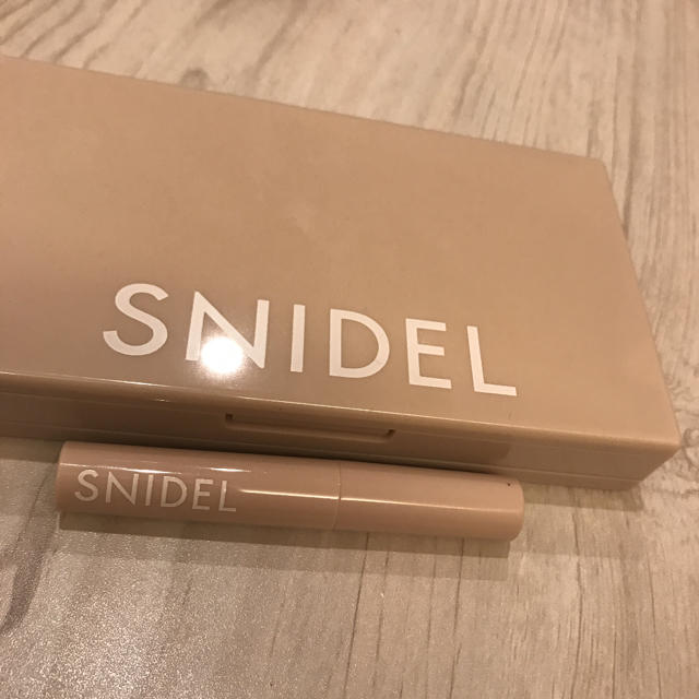 SNIDEL(スナイデル)の2段パレット コスメ/美容のキット/セット(コフレ/メイクアップセット)の商品写真