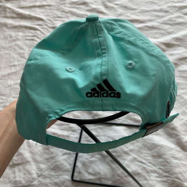 adidas(アディダス)の🧢 adidas ランニング キャップ 新品 エメラルドグリーン 新品🧢 レディースの帽子(キャップ)の商品写真